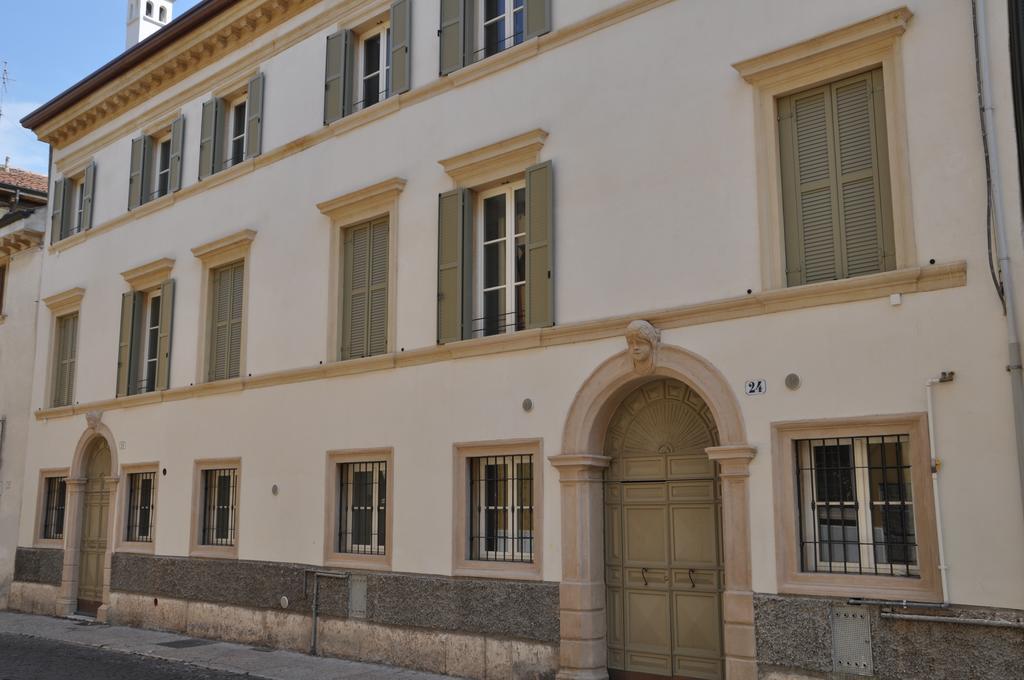 Verona White Lodge ภายนอก รูปภาพ